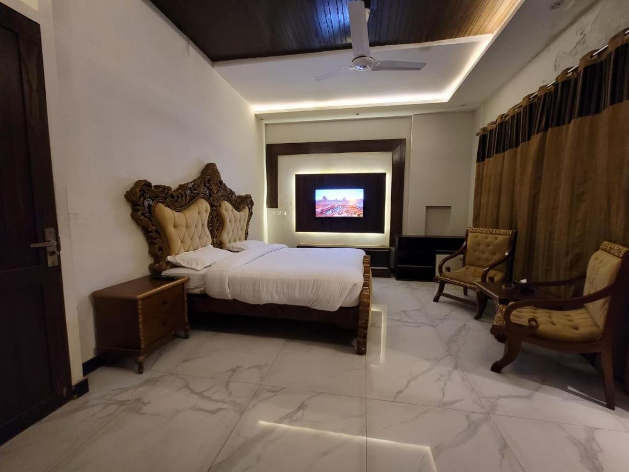 לאהור Palm Tree Hotel מראה חיצוני תמונה